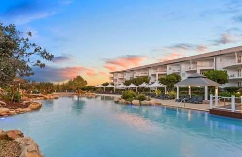 Casuarina Apartment | The Pool Resort Kingscliff - Studio Apt with Park View 1227 - Holiday Management Co.