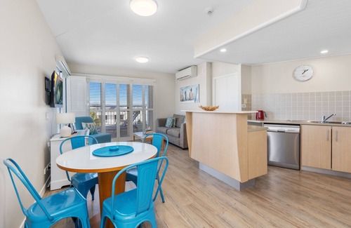 Casuarina Apartment | The Pool Resort Kingscliff - 1 BR Spa Suite (7312) - Holiday Management Co.