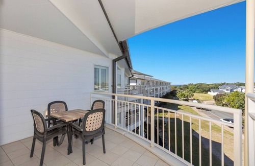 Casuarina Apartment | The Pool Resort Kingscliff - 1 BR Spa Suite (7312) - Holiday Management Co.