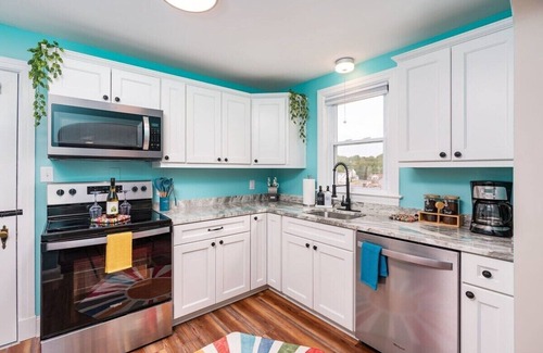 Staunton Apartment | The Pop Inn: Family Destination, Walk Dwntwn