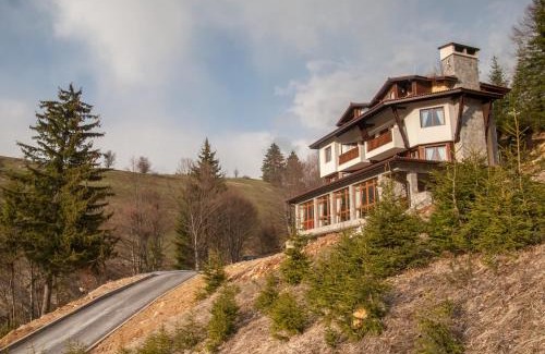 Progled House | The Poppies House