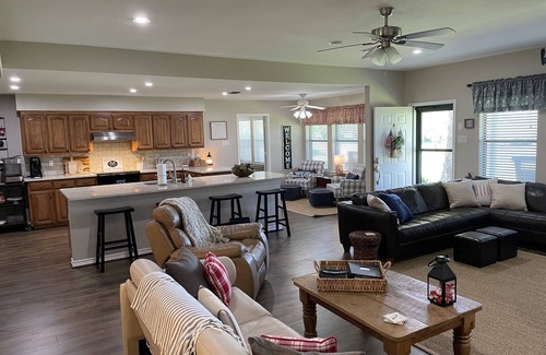 Eustace House | The Porch on Cedar Creek - gated & secluded 10 acre lake front escape