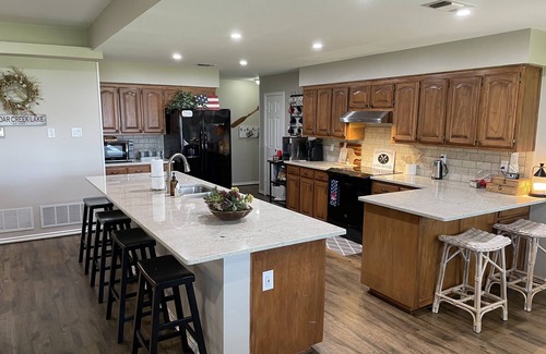 Eustace House | The Porch on Cedar Creek - gated & secluded 10 acre lake front escape