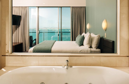 Port Lincoln Hotel | The Port Lincoln Hotel