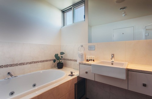 Port Lincoln Hotel | The Port Lincoln Hotel