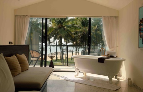 Gujjadi Hotel | The Postcard on the Arabian Sea