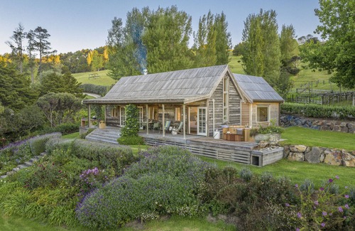 Langs Beach Cottage | The Potting Shed - A secret slice of paradise