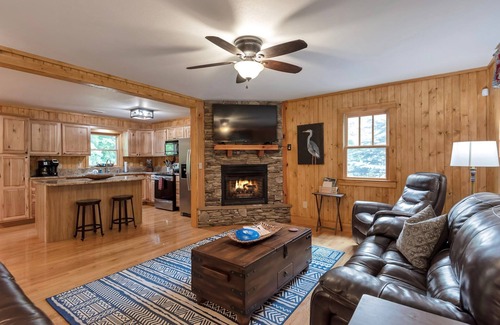 Todd Cabin | The Pour House - Todd NC Cabin - Ping Pong - Fireplace - 30 Min to Skiing