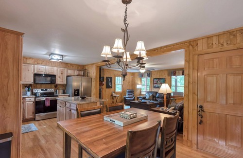 Todd Cabin | The Pour House - Todd NC Cabin - Ping Pong - Fireplace - 30 Min to Skiing