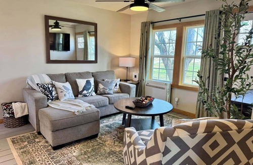 Breckenridge Cottage | The Prairie House at the Winery - CC Farms