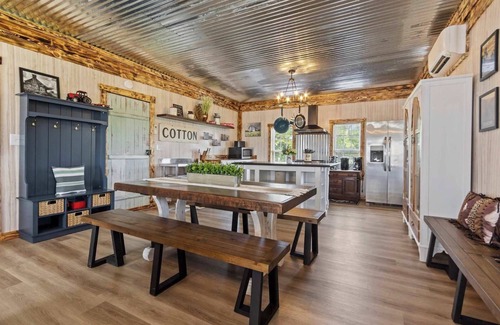 Valley Head House | The Prairie House Retreat