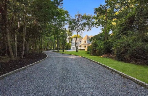 West Bay Shore House | The President MansionnLuxurious Family Retreat - 1.5 Miles to Beach