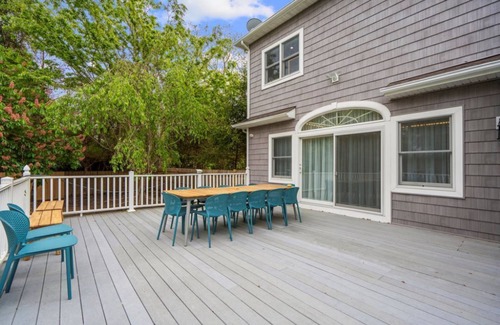 West Bay Shore House | The President MansionnLuxurious Family Retreat - 1.5 Miles to Beach