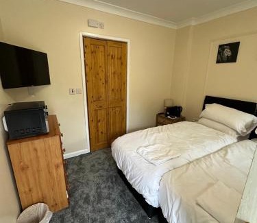 Princetown Bed & Breakfast | The Prince of Wales Inn - Tredegar