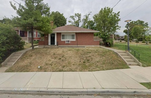 Avondale Apartment | The Professional's Choice- short walk to 3 hospitals