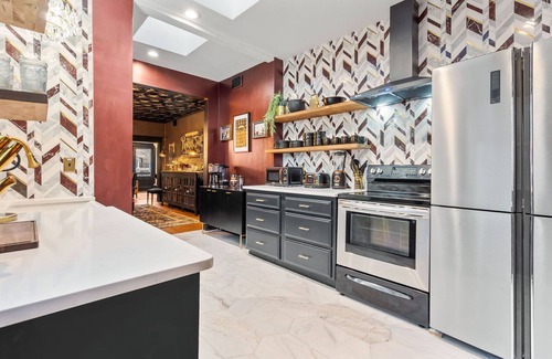 Hanover Place Apartment | The Prohibition - A Uniquely Designed Midtown Stunner Located Only Mins From KC's Major Attractions!