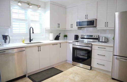Historic Old Town House | The Promenade Cottage
