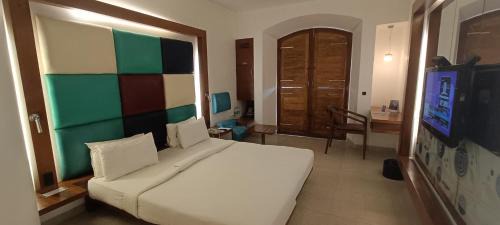 White Town Hotel | The Promenade