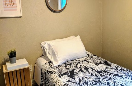 Drumheller House | The Purple Door - Bungalow in Drumheller
