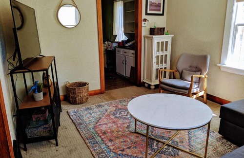 Drumheller House | The Purple Door - Bungalow in Drumheller