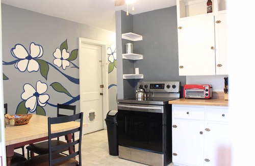 Columbia House | The Purple House - Central - Close To Downtown