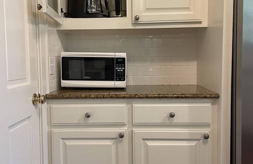 MLK House | The Quaint Craftsman in East Austin- 3BR/2ba w/enclosed front and back yards!