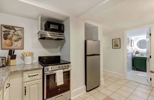 Historic Downtown Savannah Apartment | The Quaint Quarters on Jones, Historic | Quiet