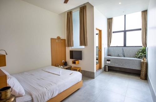 Yeshwanthpur Hotel | The Quarters Business Hotel