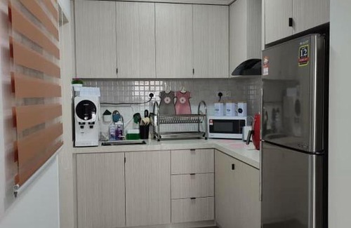 Malacca City Apartment | The Quartz 3 Bedroom Apartment with fully furnish and fully aircond, infinity pool, Corner lot with seaview and city view centre of malacca city