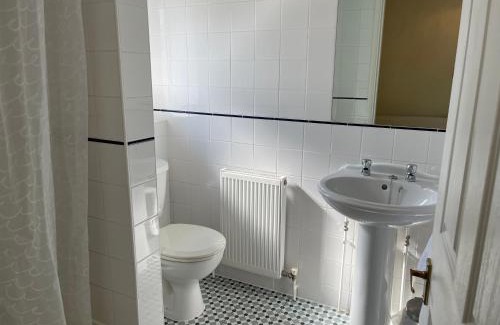 Olney Bed & Breakfast | The Queen Hotel