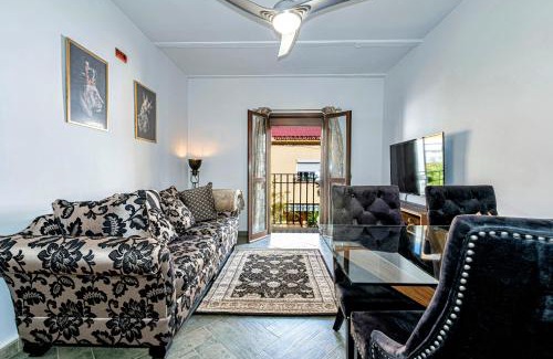 Bailen-Miraflores Apartment | The Queen House