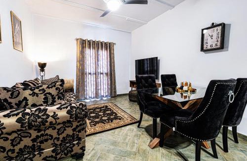 Bailen-Miraflores Apartment | The Queen House