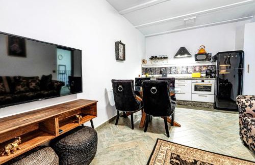 Bailen-Miraflores Apartment | The Queen House