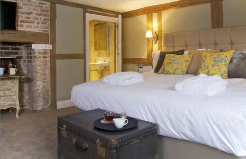 Hawkhurst Hotel | The Queen's Inn