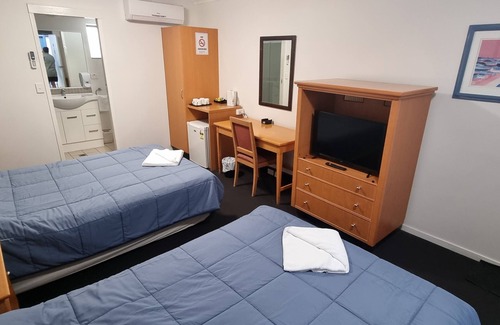 Hemmant Hotel | The Queensport Motel & Tavern