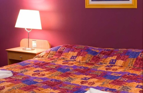 Hemmant Hotel | The Queensport Motel & Tavern