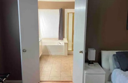 Lake Dallas House | The Quiet Lake Dallas House 3 Cal King Bds 5B/2Ba