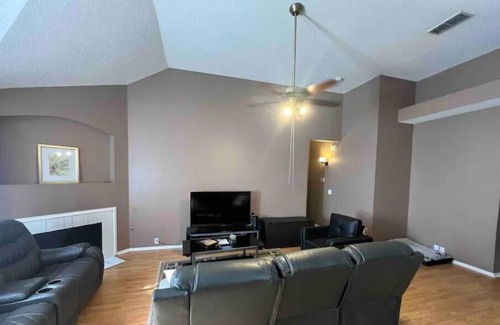 Lake Dallas House | The Quiet Lake Dallas House 3 Cal King Bds 5B/2Ba