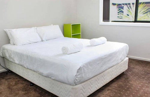 North Tamworth Apartment | The 'Quintet' - Comfort & value