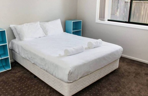 North Tamworth Apartment | The 'Quintet' - Comfort & value