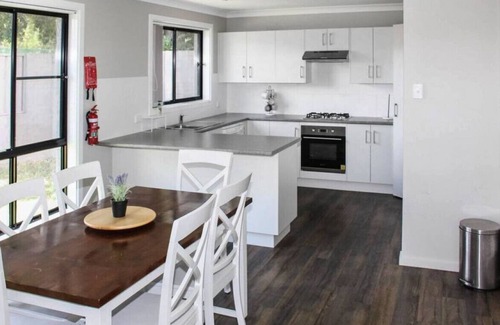 North Tamworth Apartment | The 'Quintet' - Comfort & value