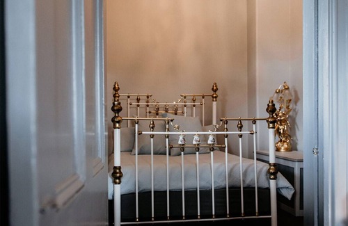 Avenel Hotel | The Rabbit Hole Inn at Harvest Home