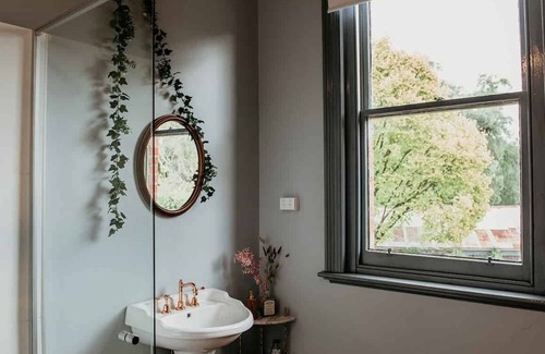 Avenel Hotel | The Rabbit Hole Inn at Harvest Home