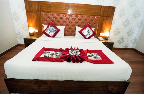 Shilon Bagh Hotel | The Radinece