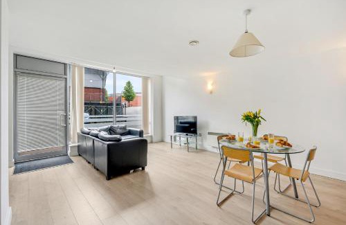 Trafford Apartment | The Railway Pass The Keys Modern 2-Bed Apartment in Central Altrincham