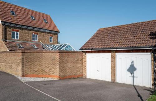 Iwade House | The Rainbow Retreat by Sheppey Stays
