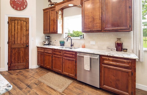 Bryan House | The Ranchette- Sleeps 10- 13 Miles From Texas A&M- Country Life