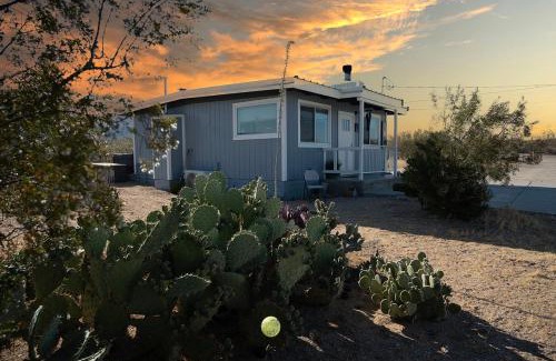 Joshua Tree House | The Raven House - Renovated Homestead Cabin