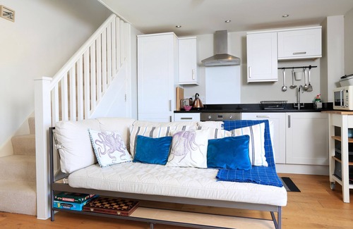 Chillington Cottage | THE REACH, pet friendly, with a garden in Hallsands