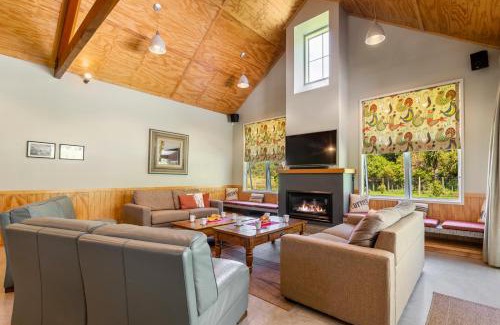 Lake Okareka House | The Red Barn - Lake Okareka Holiday Home
